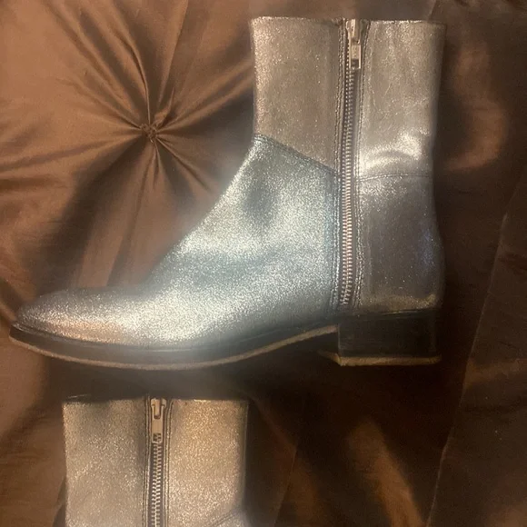 FREE PEOPLE Luna Womens Leather Ankle Zipper Boots metallic size 8 Silver 🎀 New - Picture 4 of 10